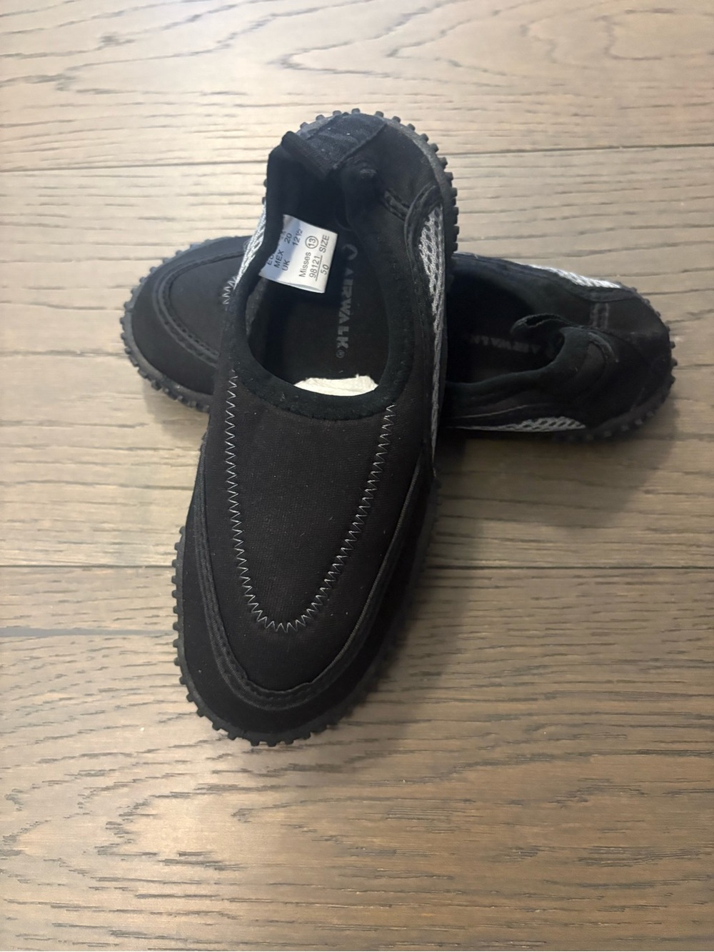 Kids unisex water shoes sz 13 brand new